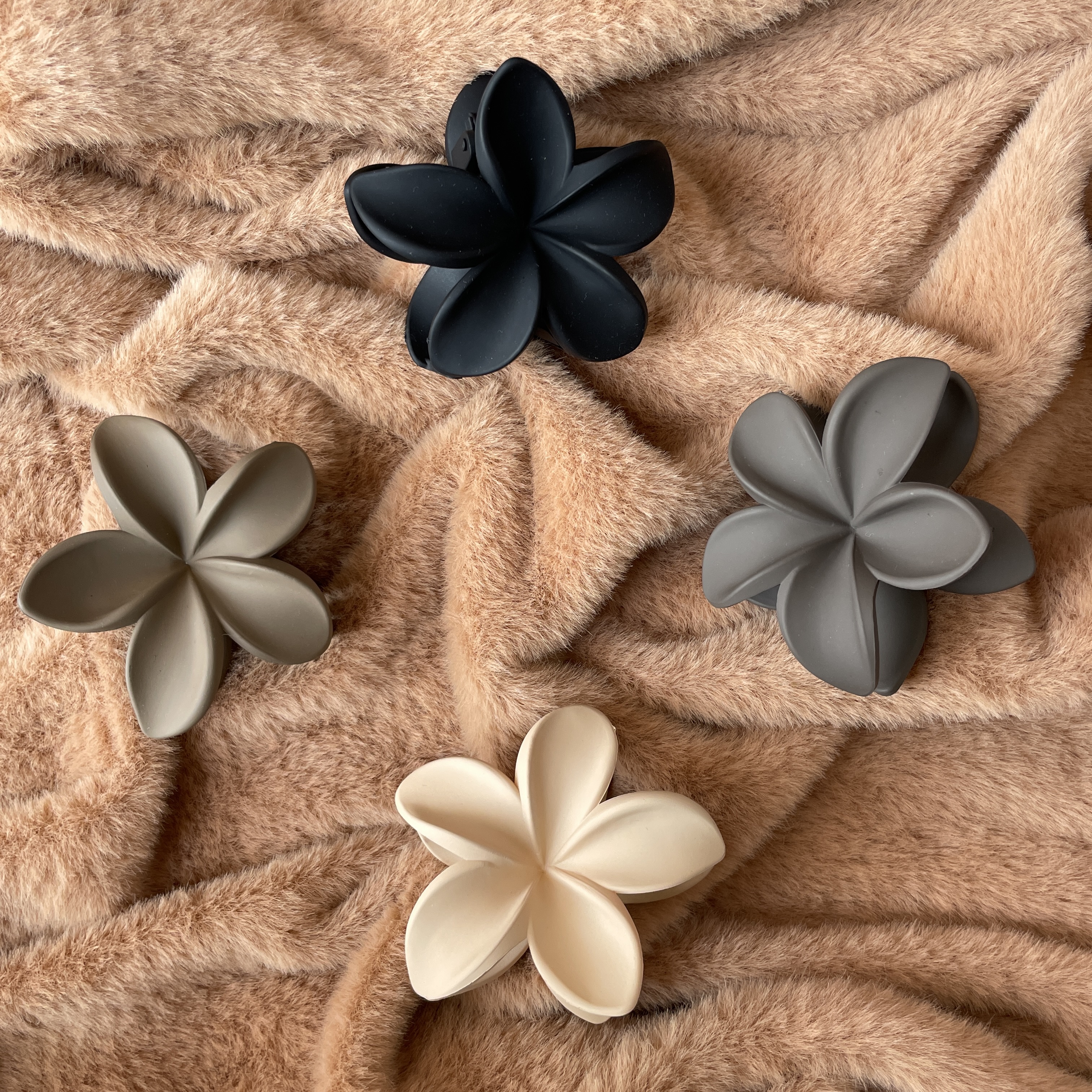 Flower Matte Claw Clip